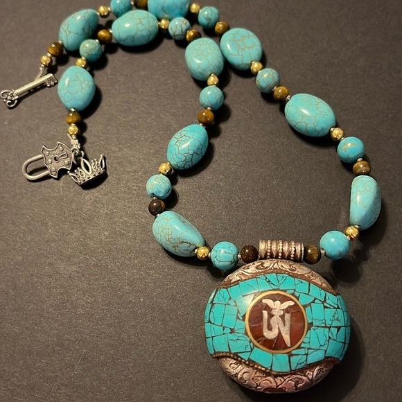 Jewelry - Jade and asstd stone pendant $10